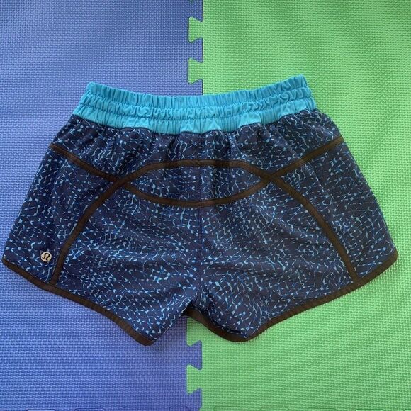 Lululemon Tracker Short III Samba Snake Kayak Blue Hero Size 6 W7D51S workout - Picture 1 of 12
